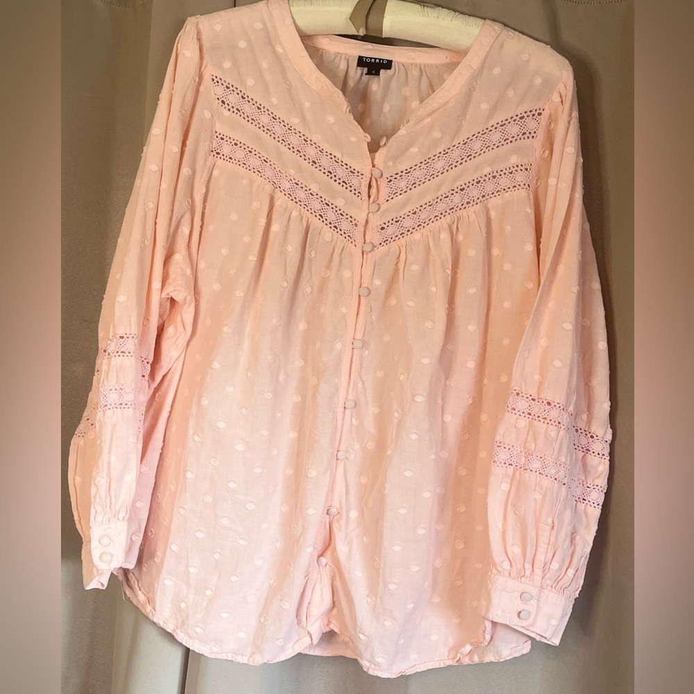 Torrid size 4 peachy pink cotton embroidered shirt